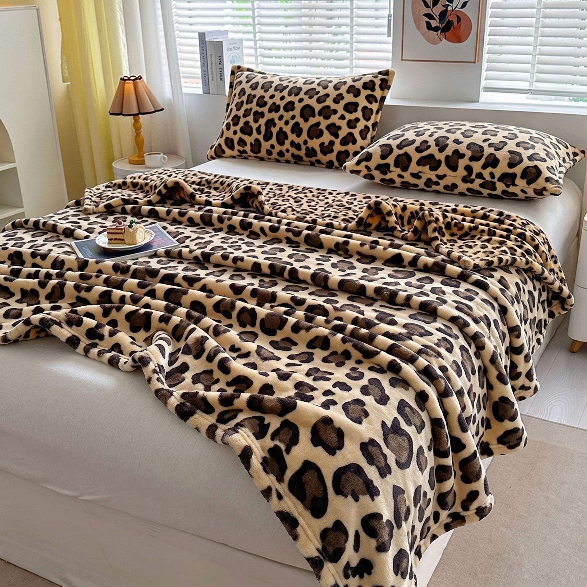 Double-sided Flannel Leopard-print Blanket