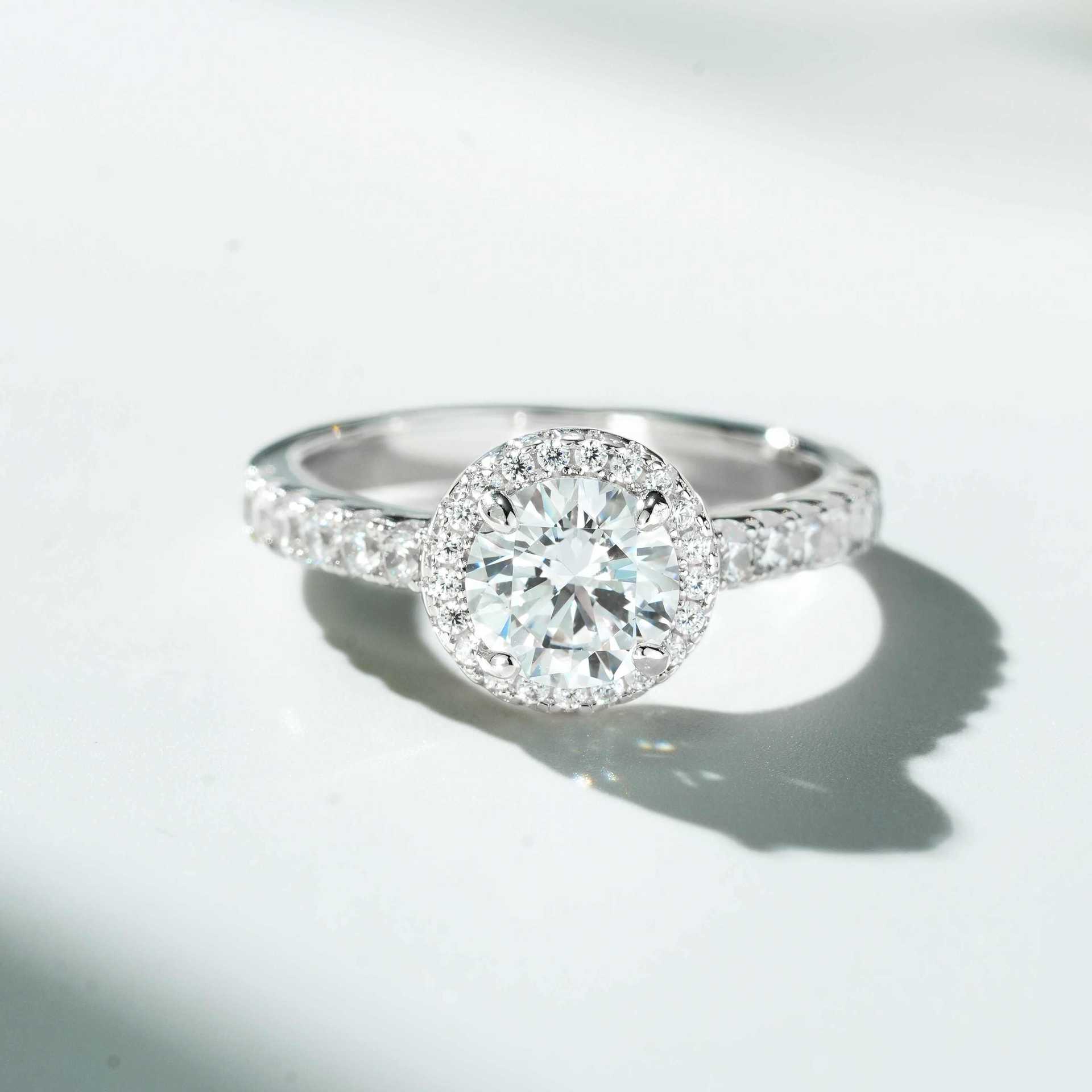 Women's 1-carat Round Bezel Ring