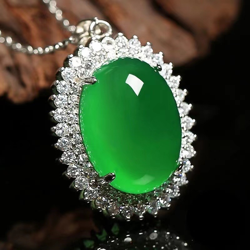Luxury 18K White Gold Plated Imperial Green Jadeite Pendant Necklace - Vintage Oval Cut…