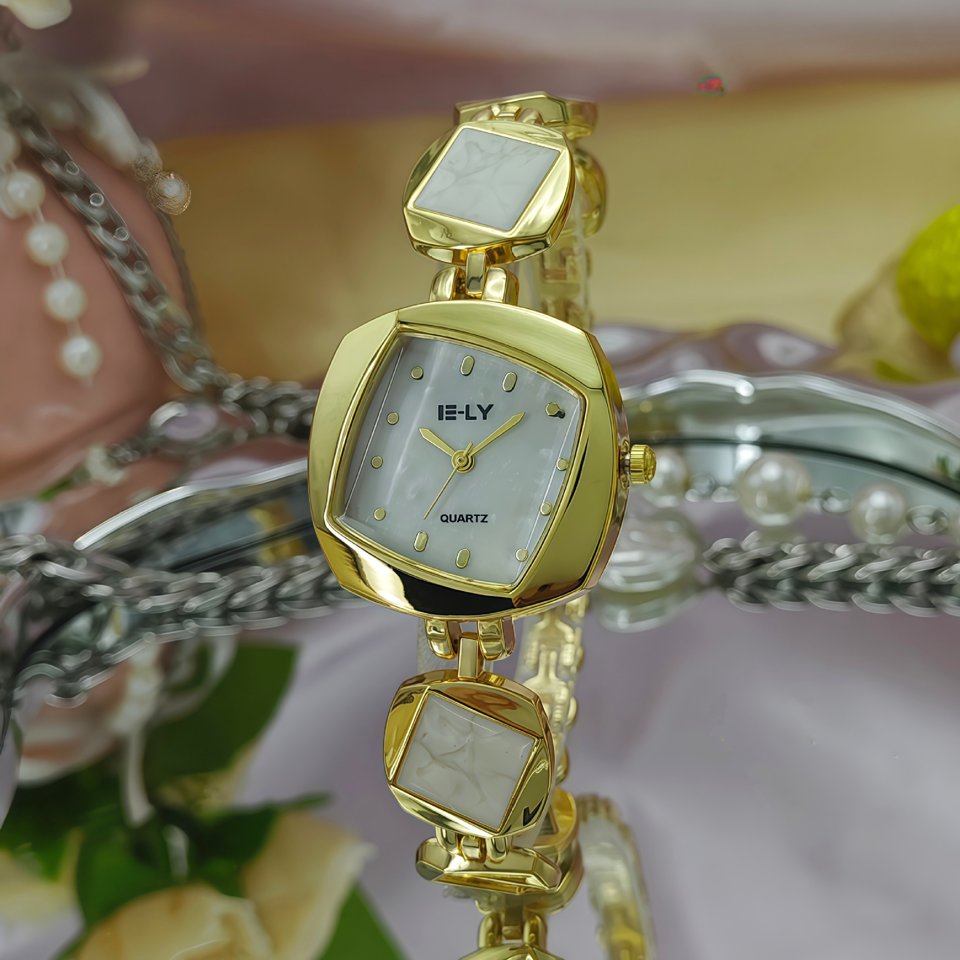Creative Womens Watch Niche Design With An Irregular Diamond-shaped Bracelet Quartz…