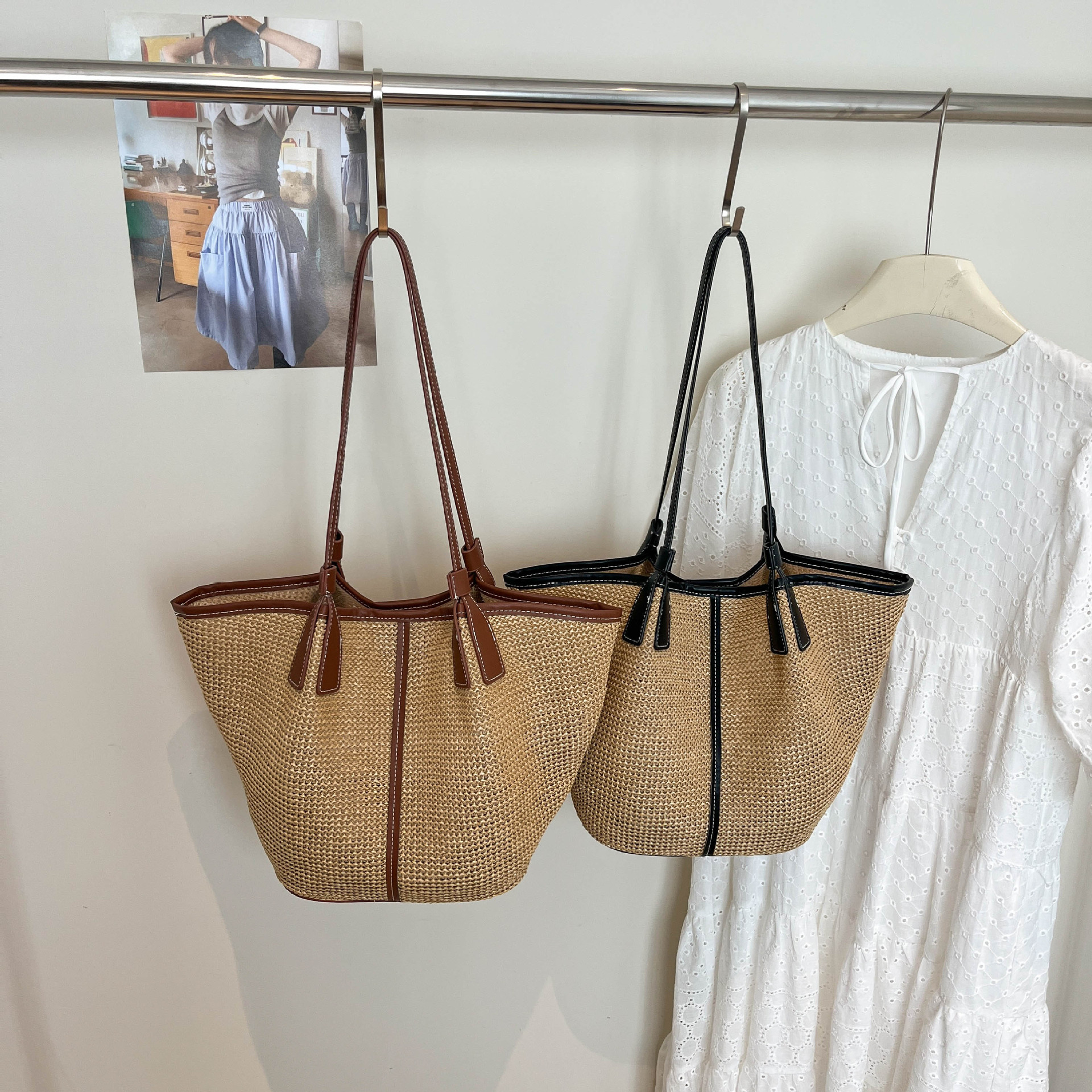 Large-capacity Relaxed Straw Woven Casual Tote Bag