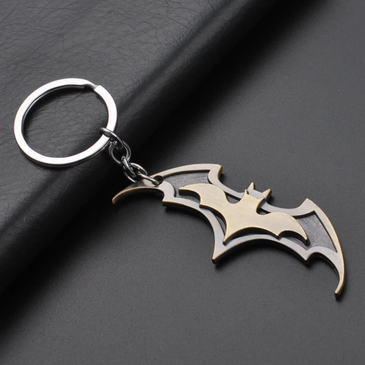 Bat keychain anime creative keychain high-end car couple men and women keychain bat photo 1