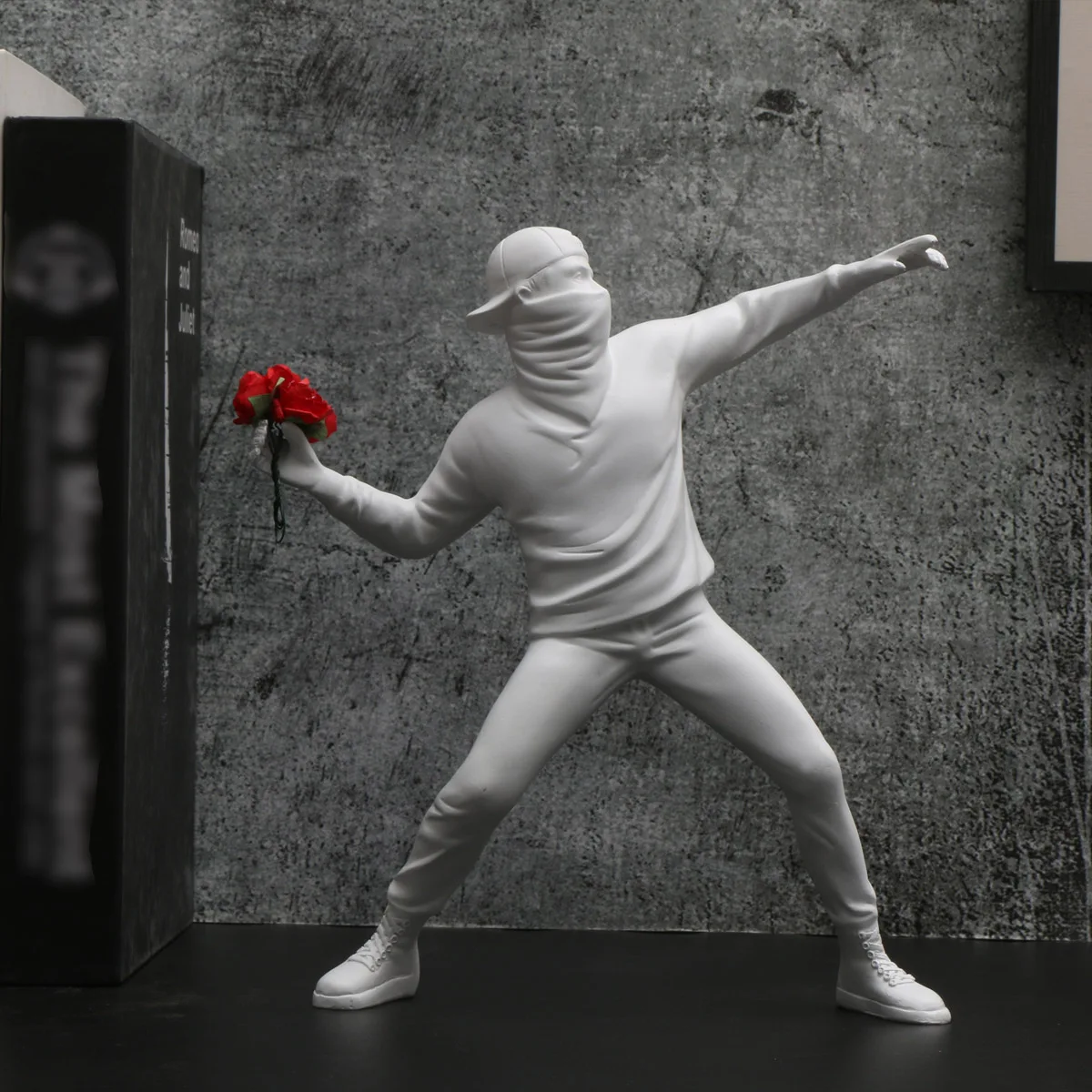 1 PC Resin Banksy Sculptures Flower Thrower Statue Home Decoration Desk Accessories Collectible Figurine Decorative Inter photo 1