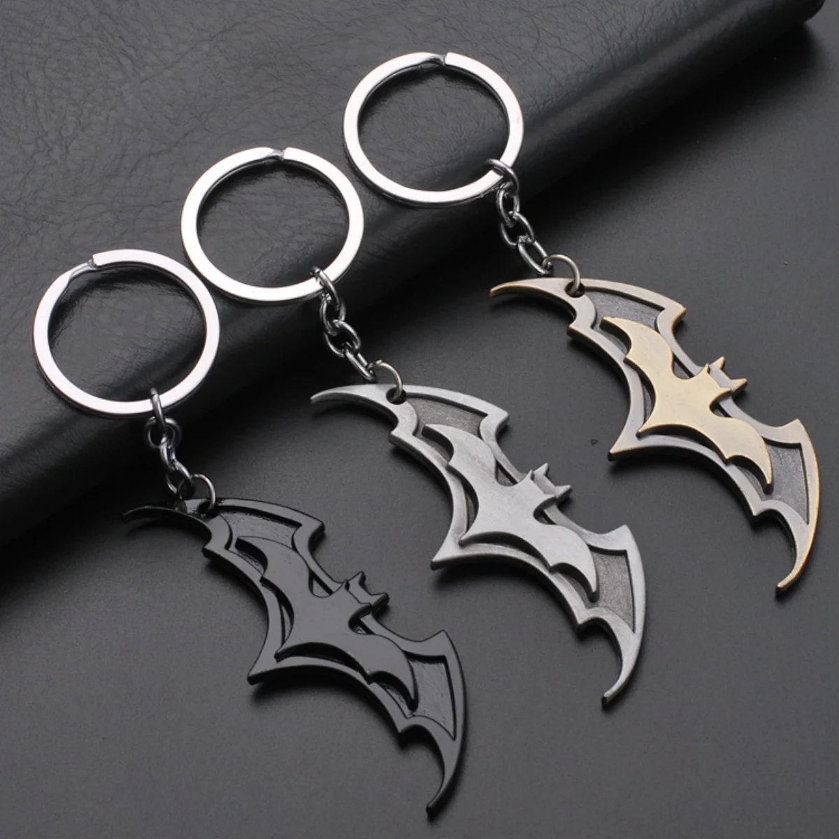Bat keychain anime creative keychain high-end car couple men and women keychain bat photo 2