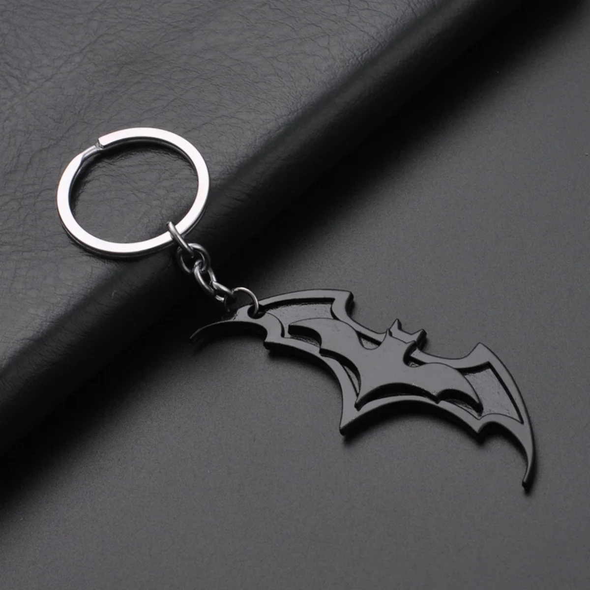 Bat keychain anime creative keychain high-end car couple men and women keychain bat photo 4