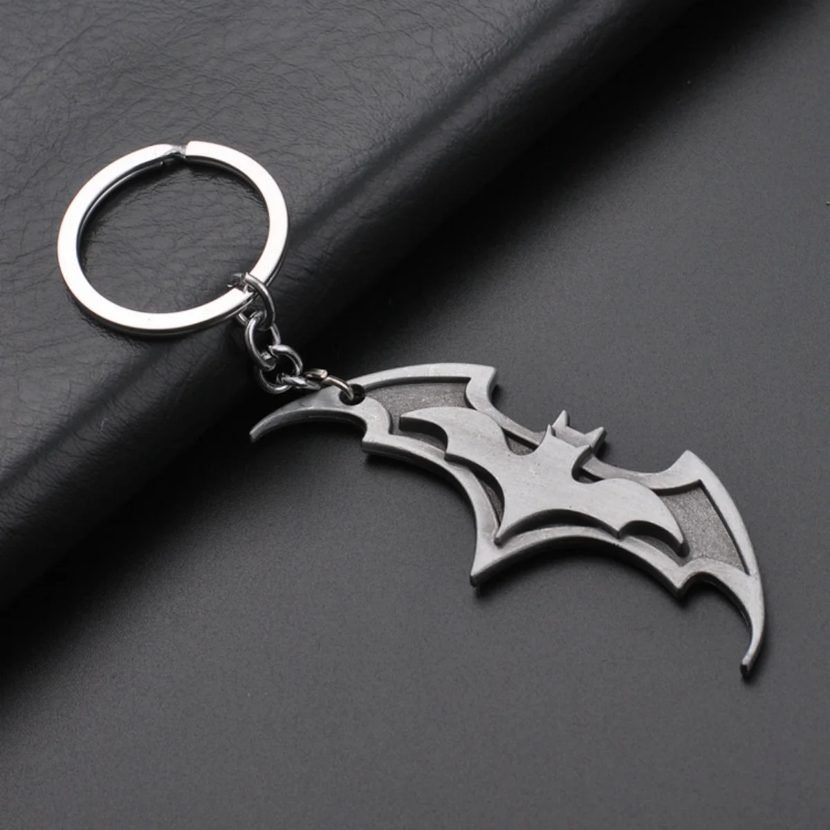 Bat keychain anime creative keychain high-end car couple men and women keychain bat photo 3