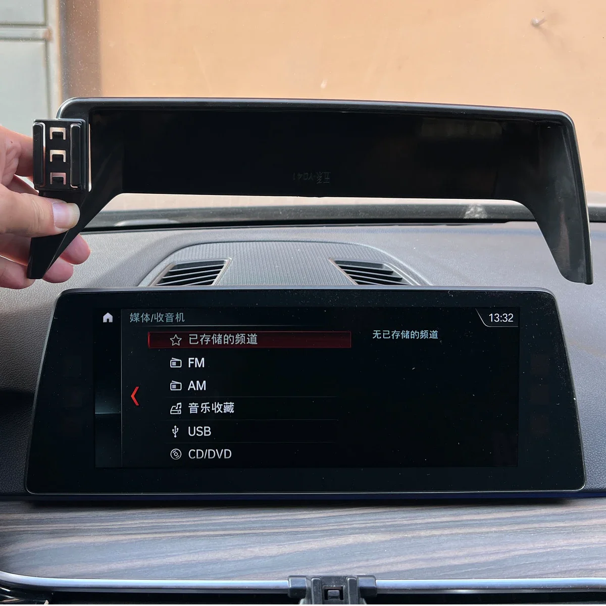 For BMW 5 Series G30 2018-2020 Car Phone Screen Holder Magnetic Wireless Charging Car Phone Mount For MagSafe photo 3