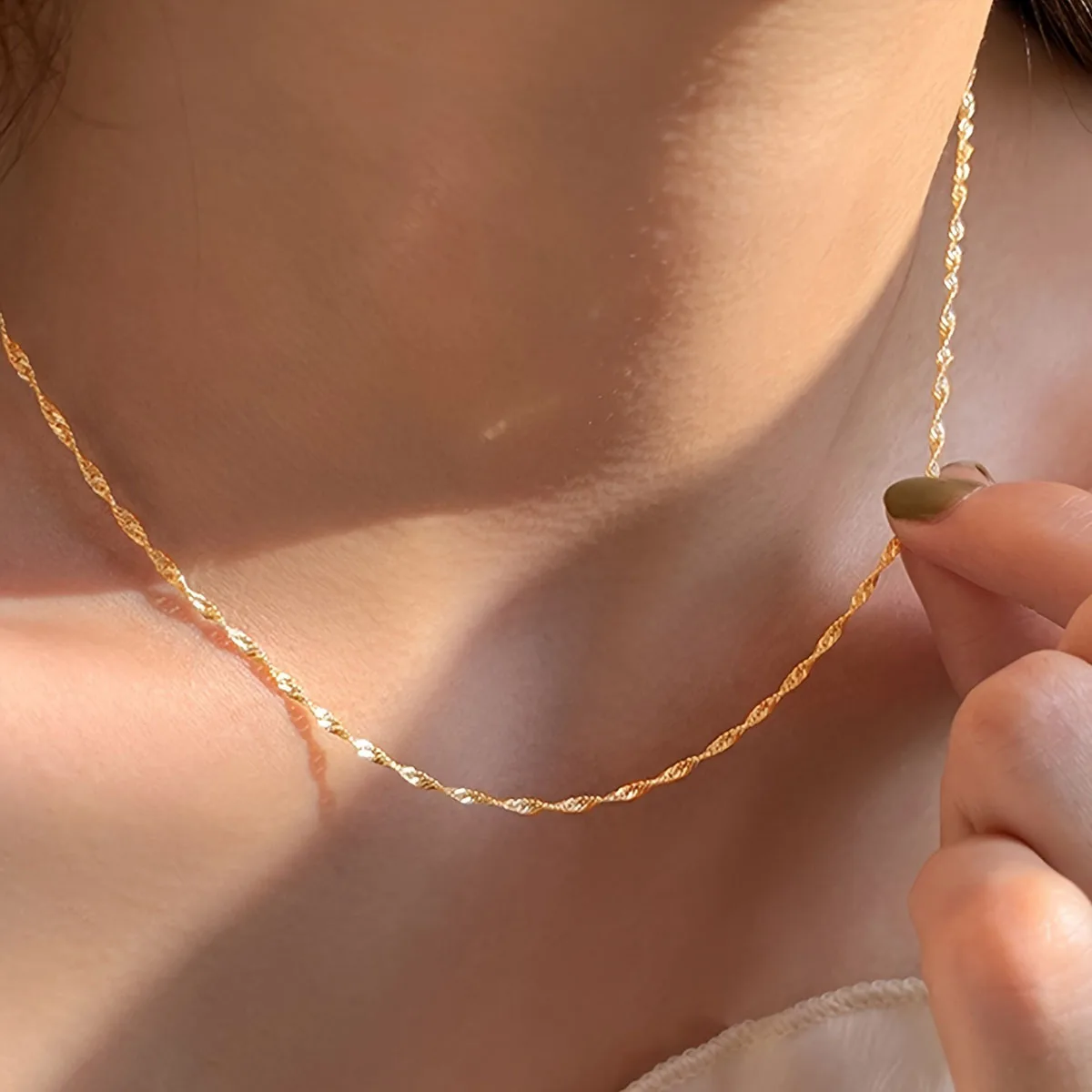 Exquisite Gold Plated Stainless Steel Thin Chain Necklace for Women Simple Style Clavicle Chain Female Jewelry photo 1