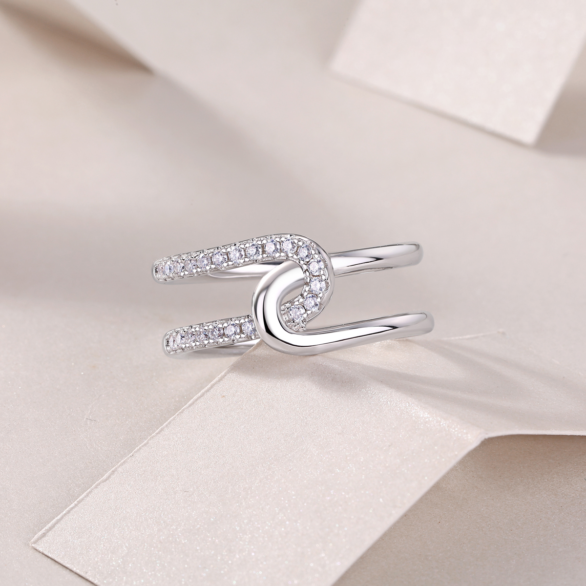 S925 Silver 3.7g Platinum Plated Moissanite Ring, 22pcs D VVS1 Interlocking Band, GRA Certified US 5-9 photo 5