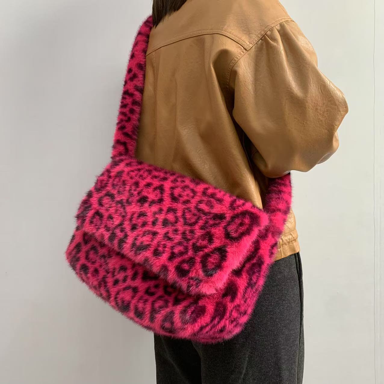 2026 New Leopard Print Plush Crossbody Bag Women's Korean Version Fashionable Faux Fur Large Capacity Shoulder Bag Flap Trend - Rose Red Leopard Print photo 5