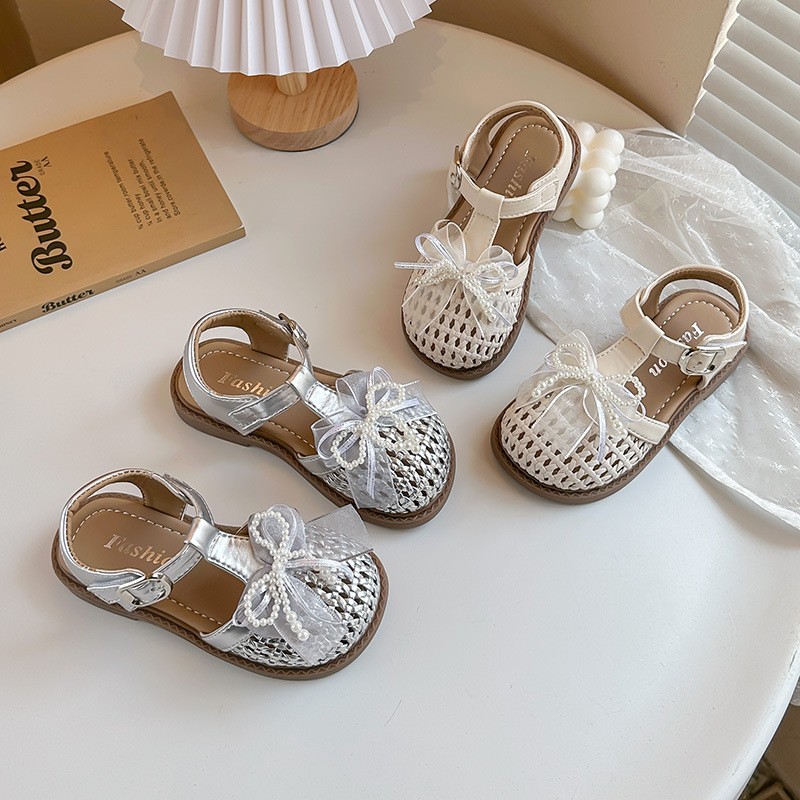 2026 Summer Girls Princess Sandals, Hollow Out Woven Bow Pearl Soft Sole Breathable Baby Beach Princess Shoes photo 1