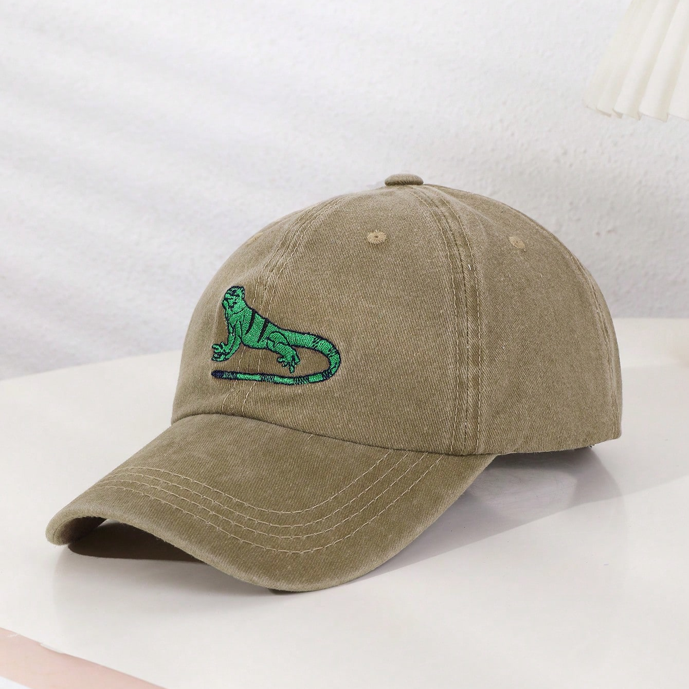 Summer Men's And Women's Distressed Washed Green Cartoon Lizard Embroidered Casual And Simple Style Baseball Cap Suitable For Outdoor Outings photo 2