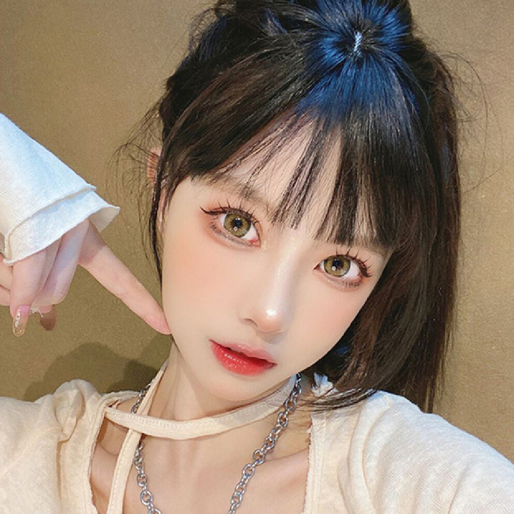 French Fake Bangs In  Middle Of The Air Flow Sea photo 1