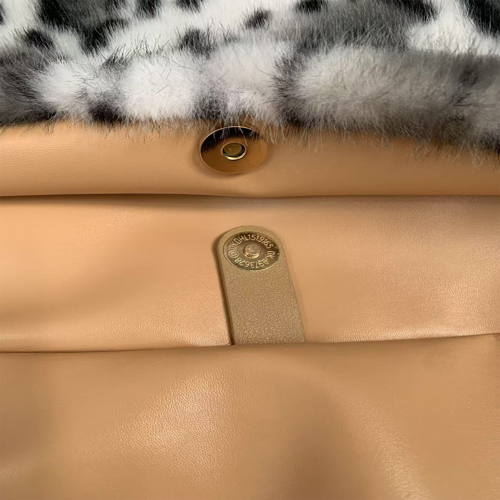 2026 New Leopard Print Plush Crossbody Bag Women's Korean Version Fashionable Faux Fur Large Capacity Shoulder Bag Flap Trend - Rose Red Leopard Print photo 3