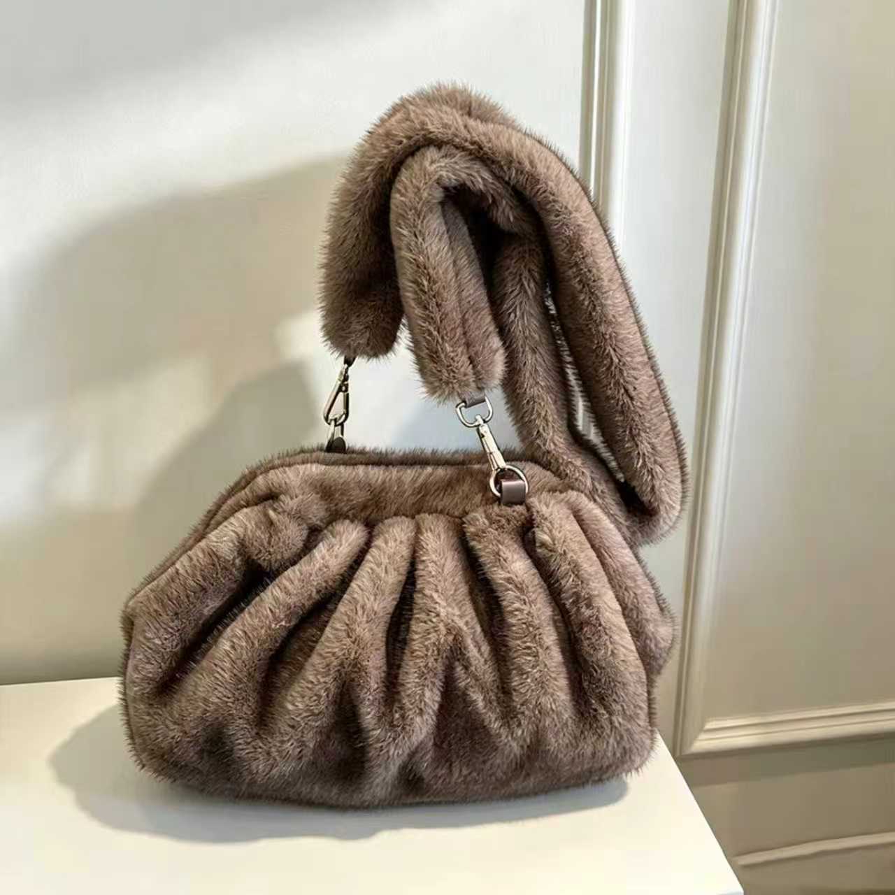 2026 New Plush Shoulder Bag Women's Fashion Imitation Mink Fur Pleated Cloud Bag Autumn And Winter Versatile Crossbody Bag - Light Coffee photo 1