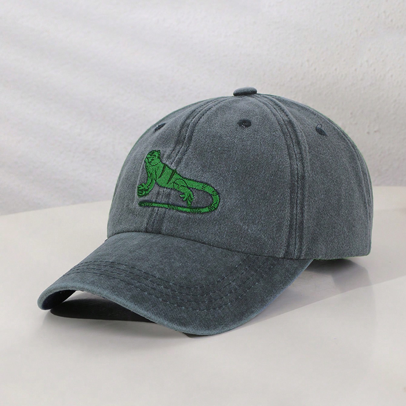 Summer Men's And Women's Distressed Washed Green Cartoon Lizard Embroidered Casual And Simple Style Baseball Cap Suitable For Outdoor Outings photo 4