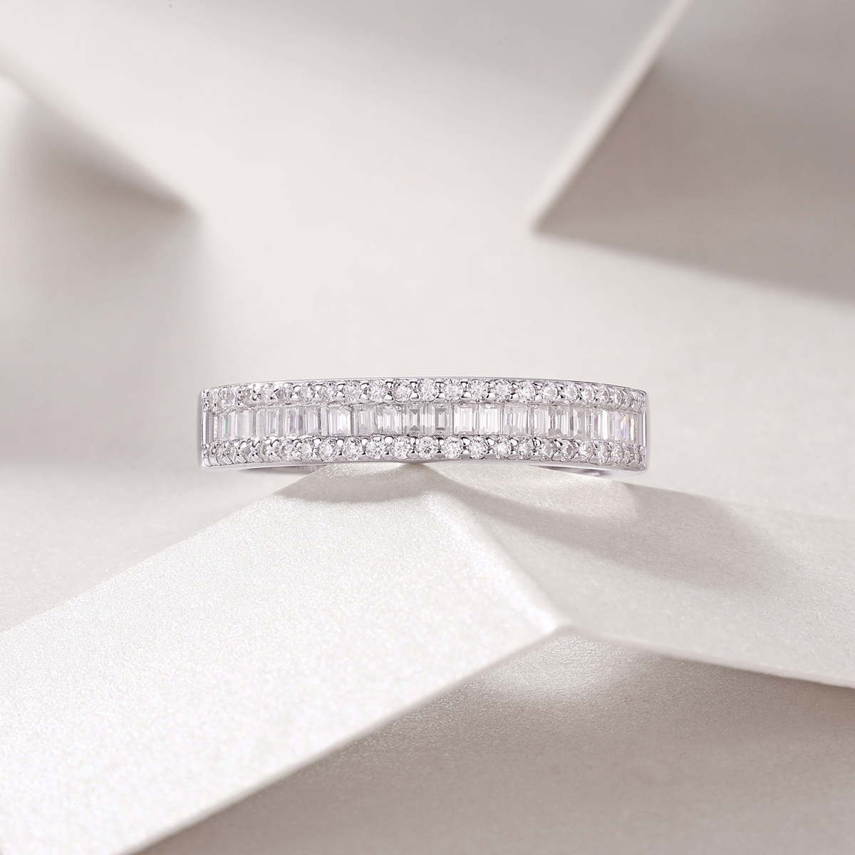 S925 Silver 2.8g Platinum Plated Moissanite Ring, 4.5mm Baguette & Round Pave Band, GRA Certified US 5-9 photo 3