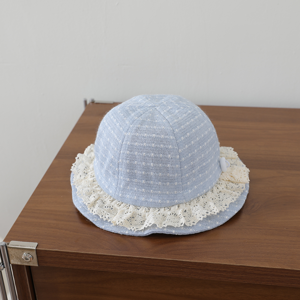 Cute Lace-edged Children's Hat Made Of Soft And Skin-friendly Jacquard Knitted Fabric, With Adjustable Fisherman-style Design. photo 2