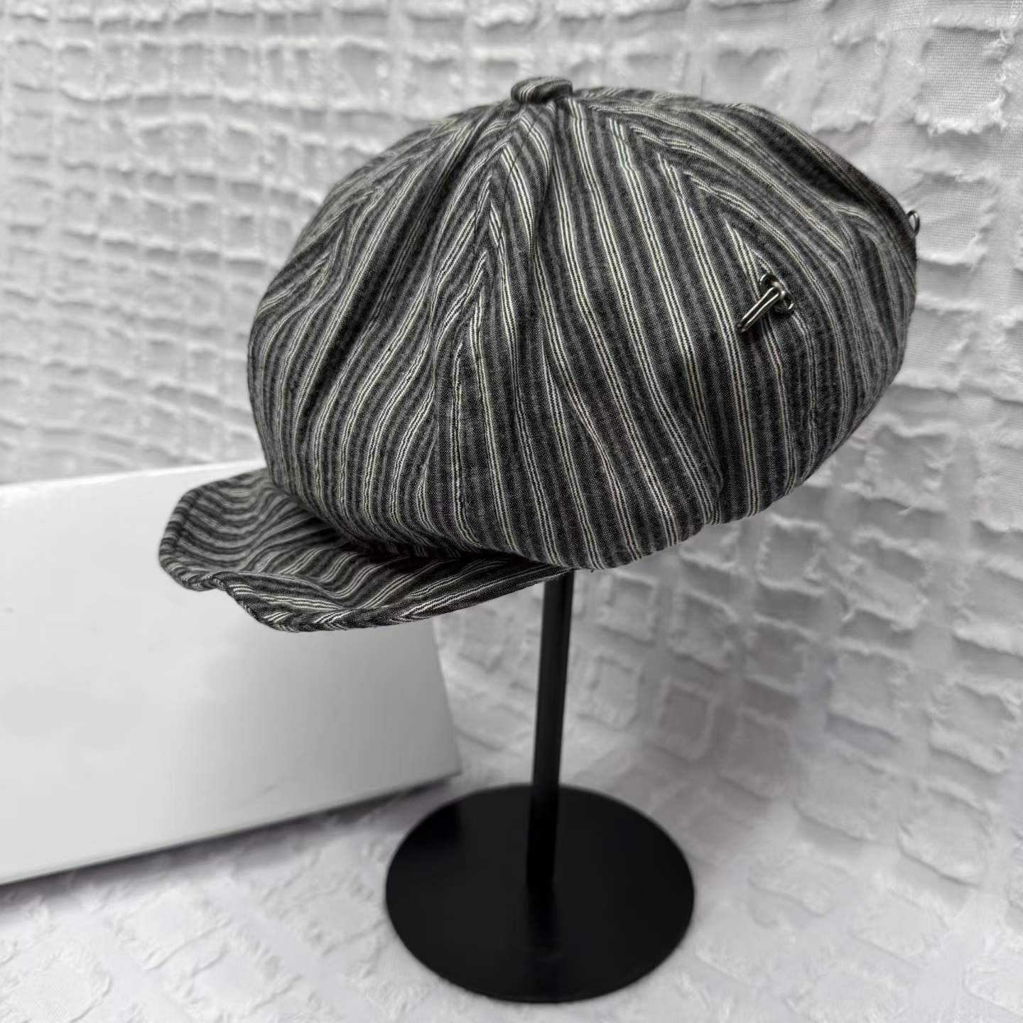 Fashion British Style Vertical Stripe Color-matched Vintage Reporter Hat, Artistic And Casual Soft Brim Painter Hat photo 1