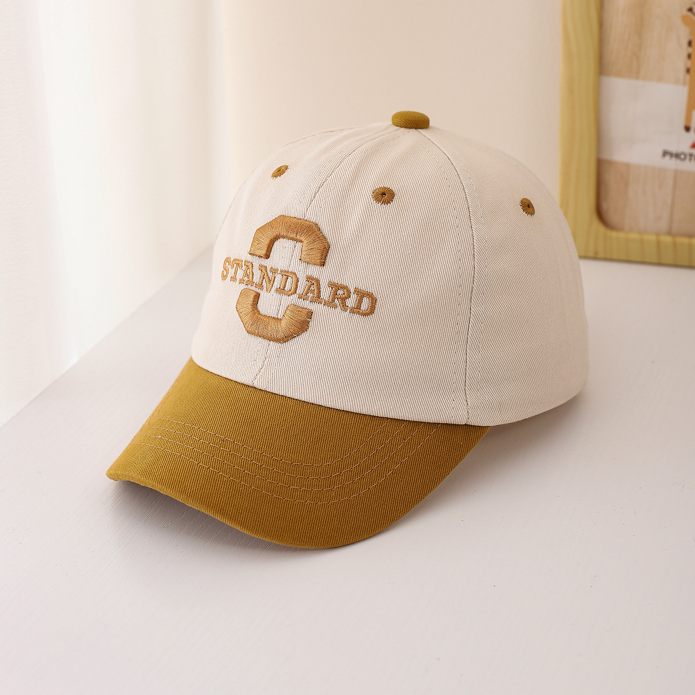Children's Multi-color Creative C-shaped Letter Embroidery Adjustable Fashionable Casual Bowler Baseball Cap Suitable For Travel And Sports photo 3