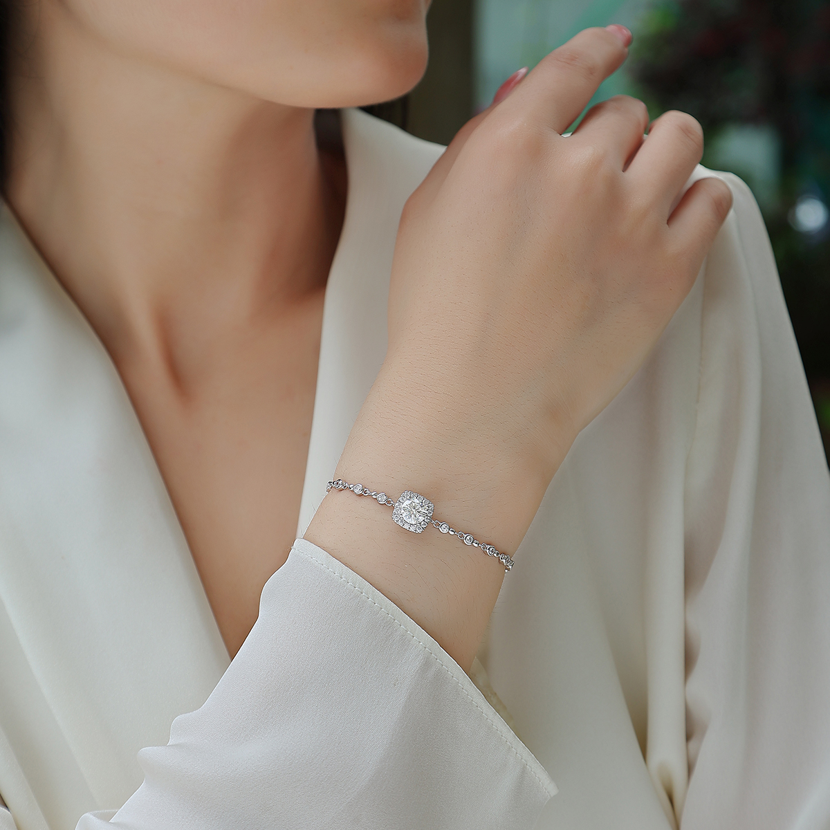 S925 Silver 1ct Cushion Halo Moissanite Bracelet, D VVS1 16&5cm Adjustable, GRA Certified photo 2