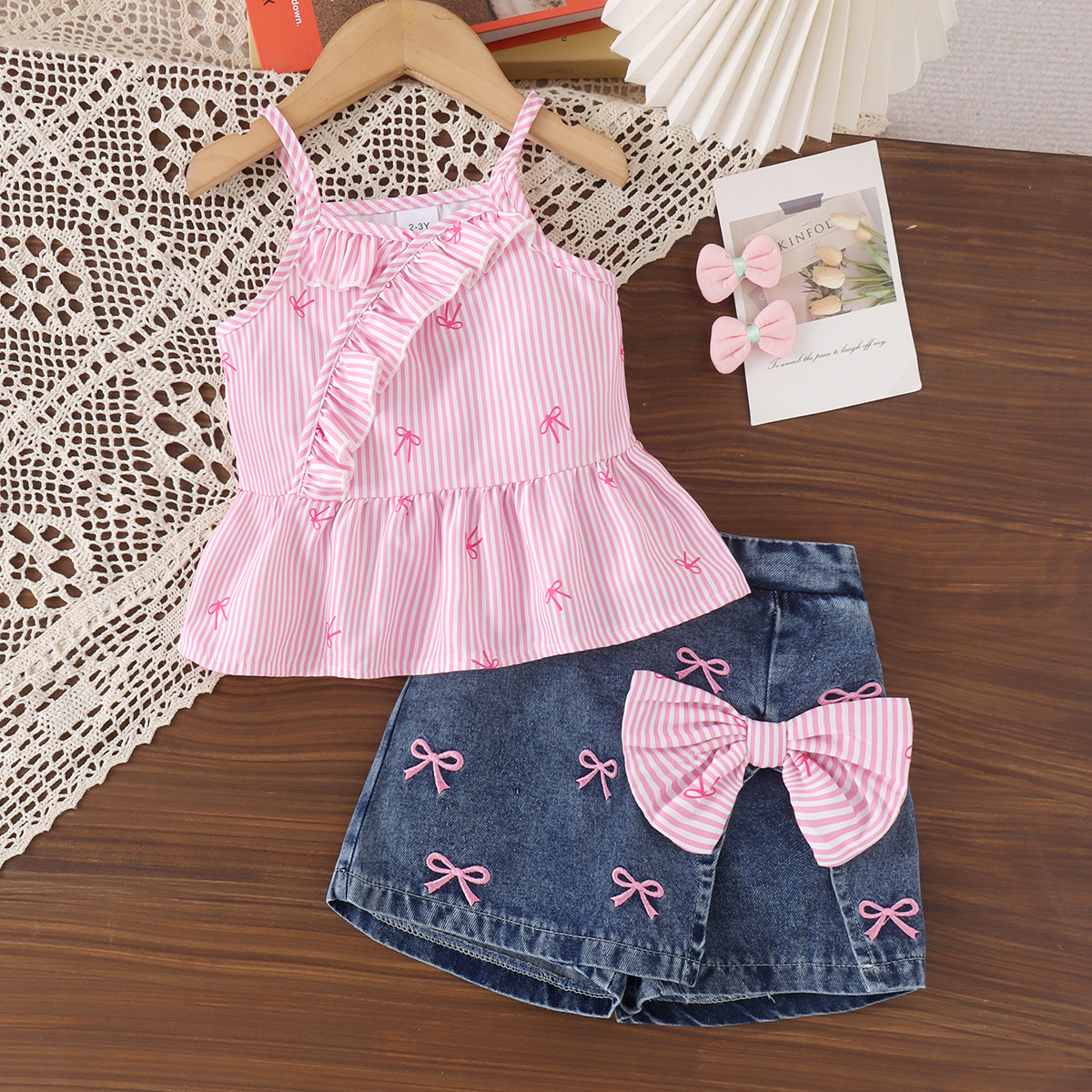 Sleeveless Multicolor Camisole Blue Shorts photo 3