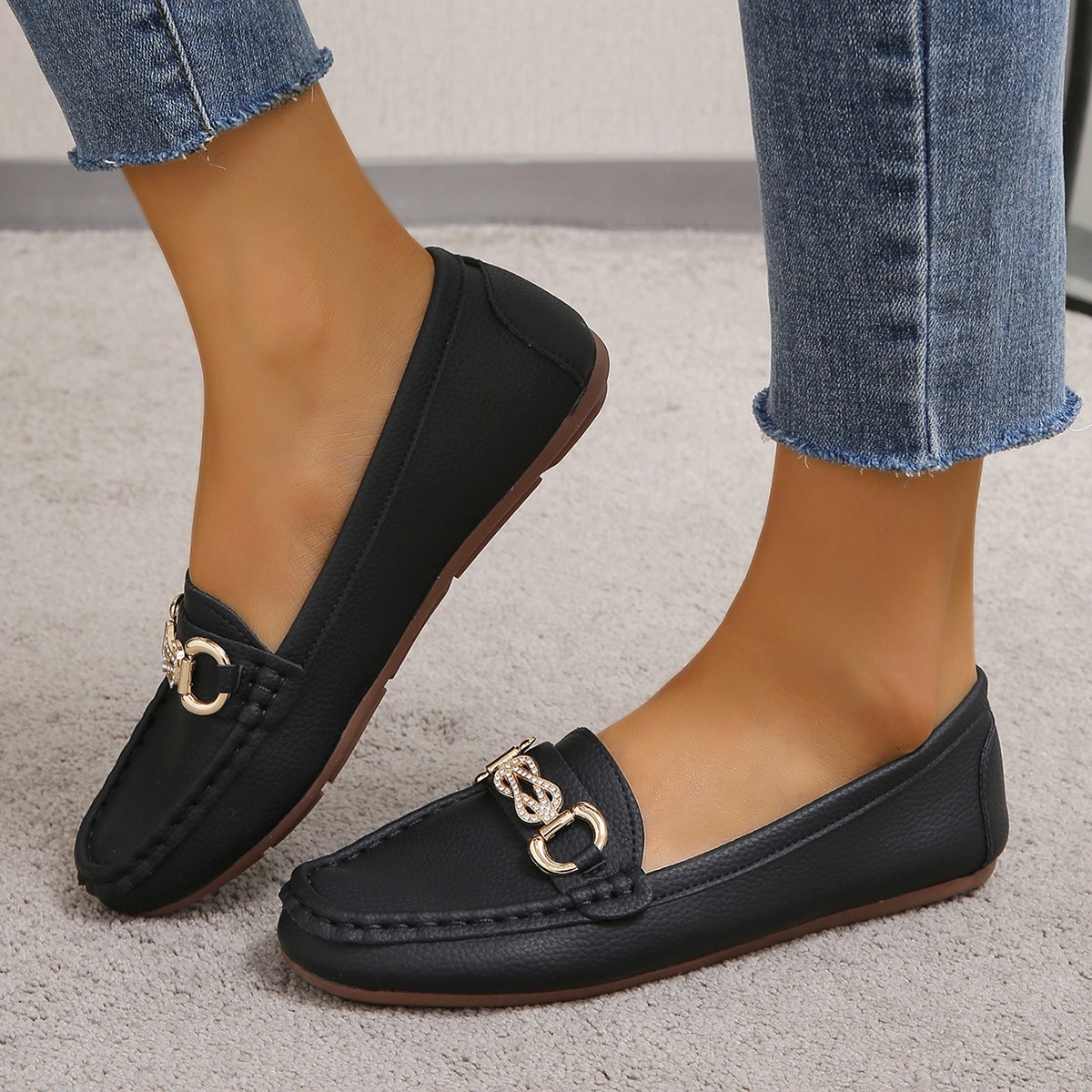 Round-toe Slip-on Casual Loafers With A Metal Bow Detail photo 1
