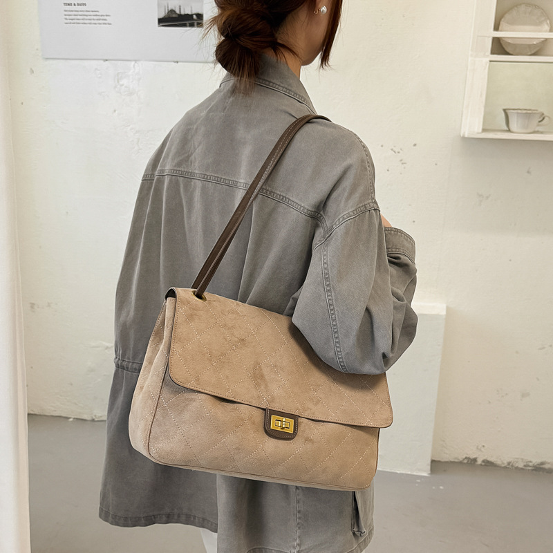 Matte Cowhide Chanel-style Chain Hobo Underarm Bag Large-capacity Commuter Shoulder Bag photo 4