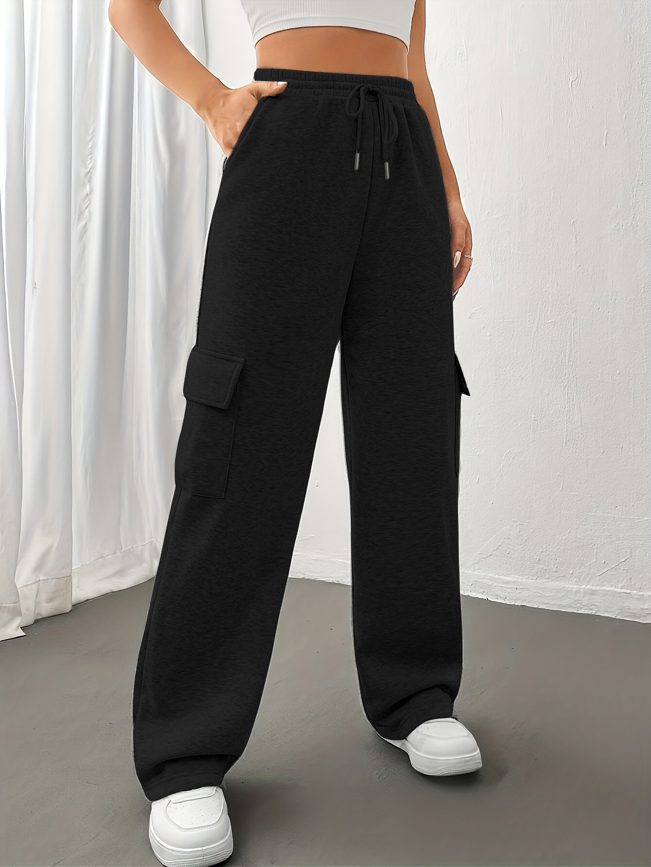 Relaxed-fit Cargo Sweatpants With Pockets Elastic Waistband And Drawstring photo 3