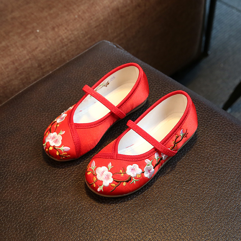 Childrens Simple And Versatile Embroidered Cloth Shoes photo 5