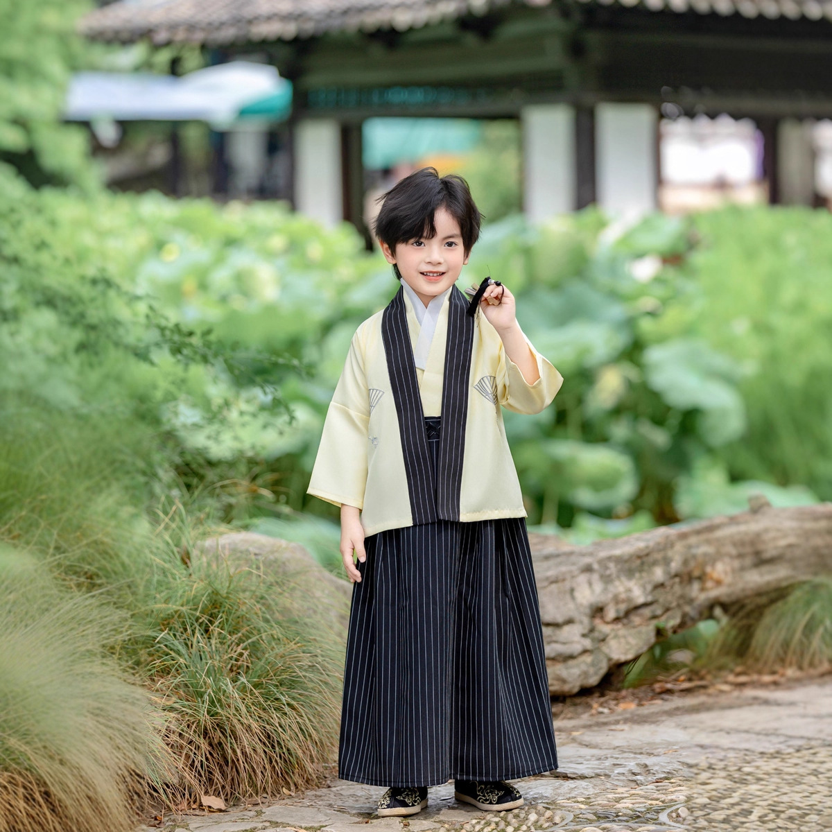 Childrens Yellow Japanese-style Kimono Set photo 2