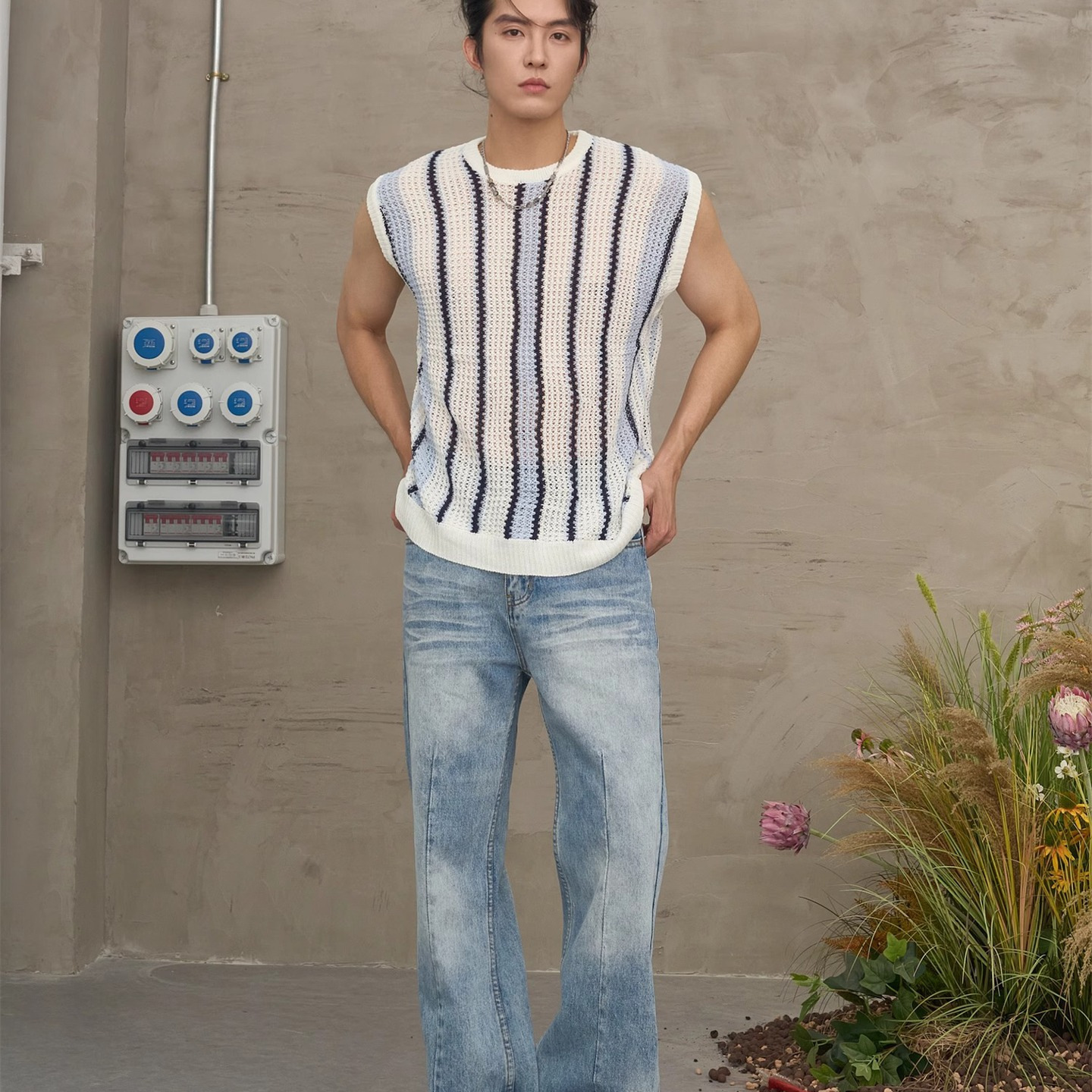 American-style Striped Loose-fitting Hollow-out Vest With A Round Neckline photo 1
