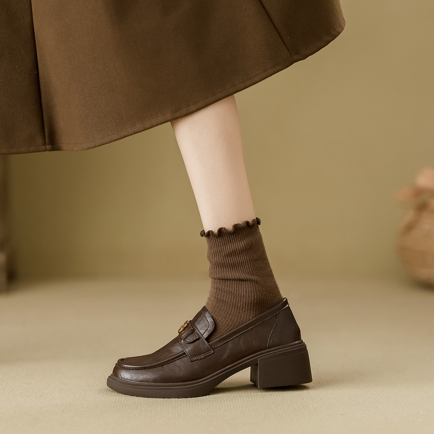 Chunky-heel Slip-on Leather Shoes With Thick Soles photo 4
