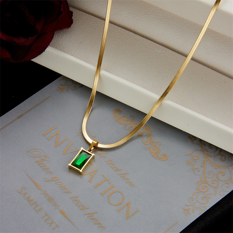 Blade Chain Advanced Sense Of Light Luxury Emerald Zircon Pendant photo 6