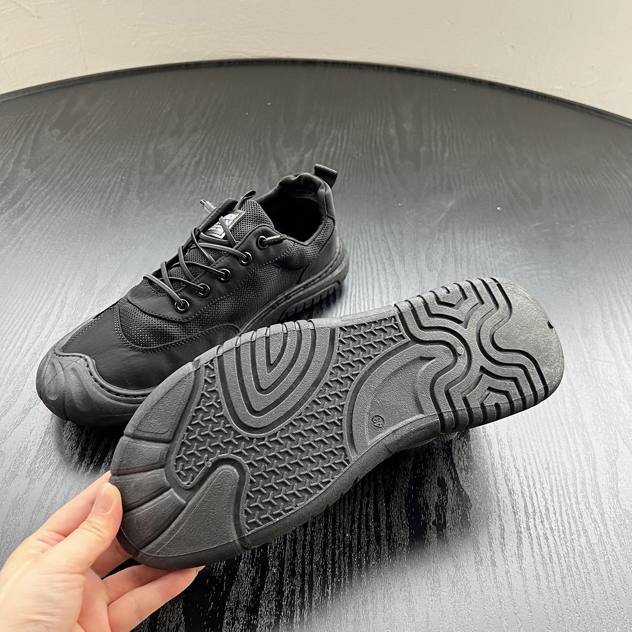 Men's Ice Silk Mesh Breathable Casual Shoes photo 2