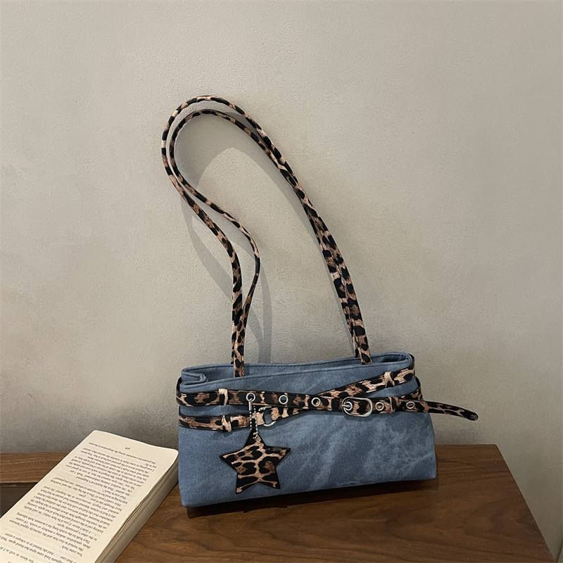 Fashionable And Minimalist Underarm Bag photo 4