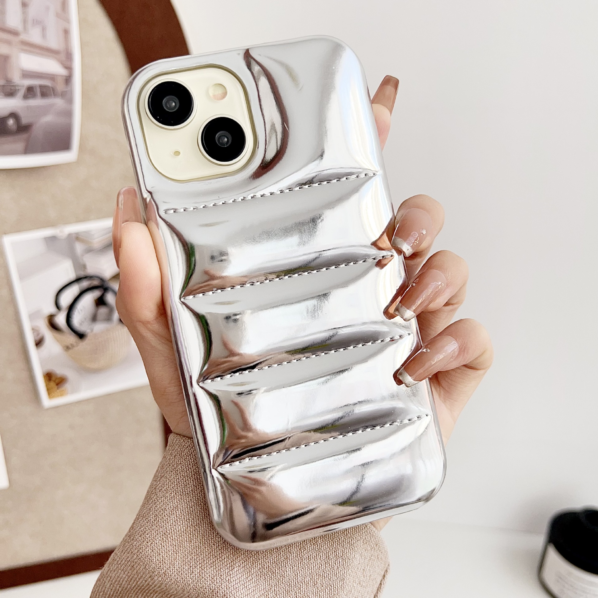 Applicable 17pm Aurora Down Jacket Glossy High-End Laser Phone Case photo 8