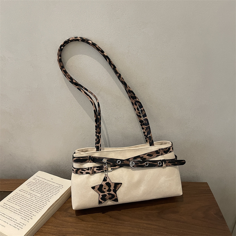 Fashionable And Minimalist Underarm Bag photo 3