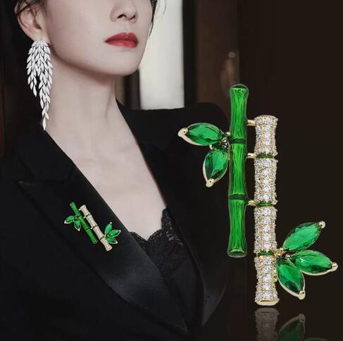 Women's Double-flute Rhinestone Brooch photo 2