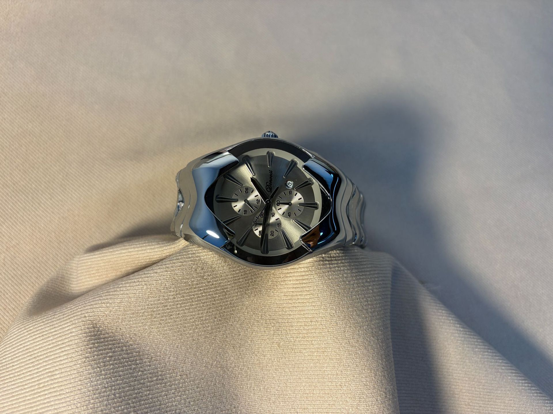 Factory-customized Wholesale Y2K-style Avant-garde Watches photo 2
