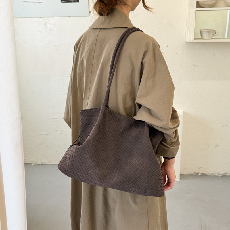 Niche Woven-pattern Underarm Tote Bag Womens Large-capacity Commuter Handbag For Autumn photo 3