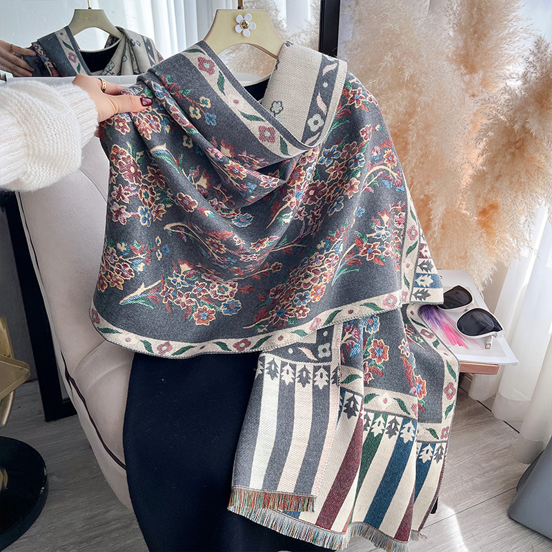 Retro Floral Jacquard Double-Sided Thickened Scarf For Autumn And Winter photo 3