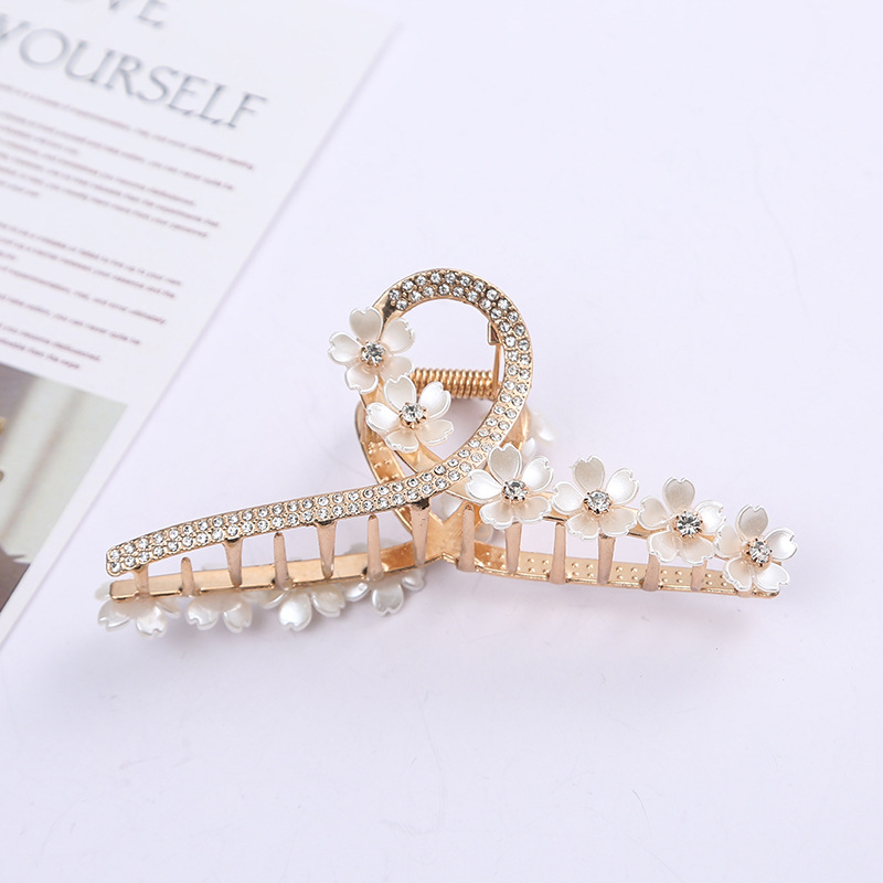 New Heart-shaped Metal Hair Clip With A Gold Trim For The Back Of The Head photo 4