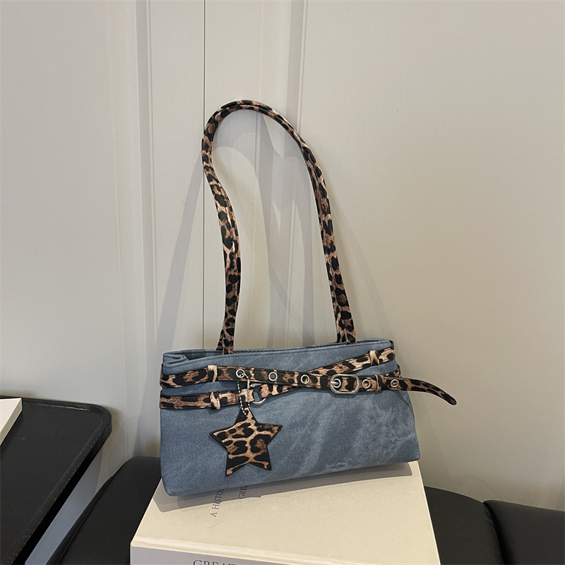 Fashionable And Minimalist Underarm Bag photo 1