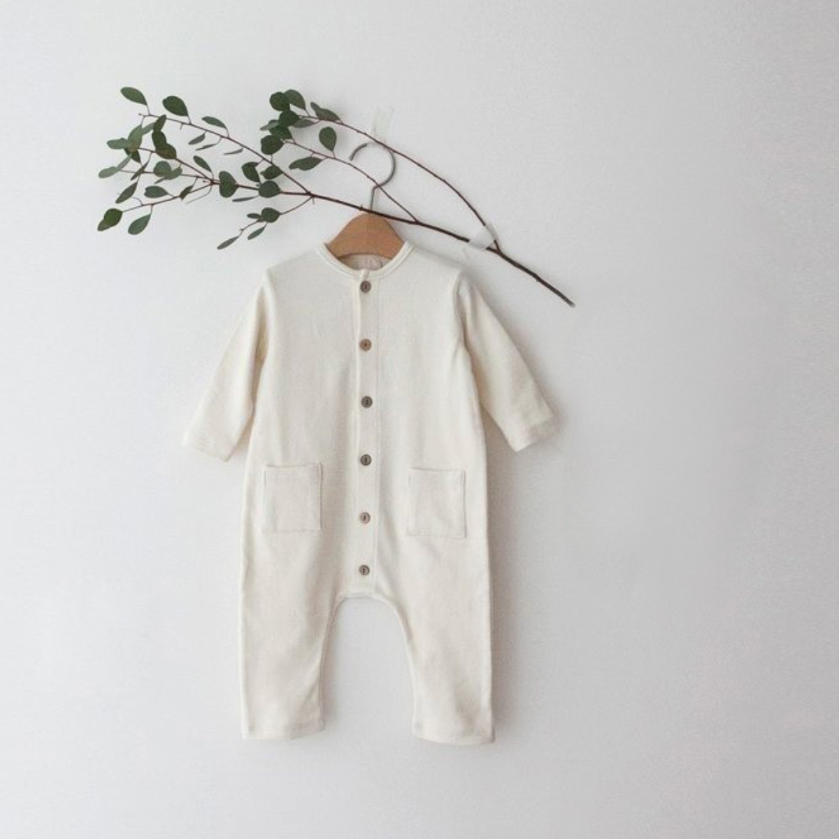 Solid-color Pocketed Chest-opening Baby Romper photo 2