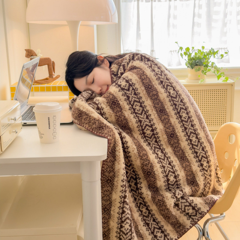 New Sherry Velvet Multifunctional All-Season Blanket Office Shawl Blanket photo 7