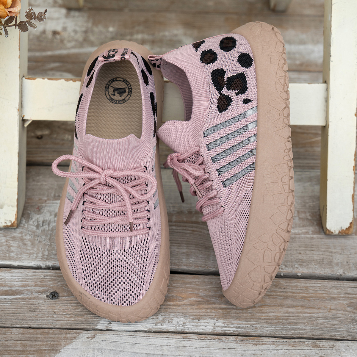 Soft-soled Athletic Casual Shoes Breathable And Non-slip Slip-on Design Thick-soled Loafers photo 2