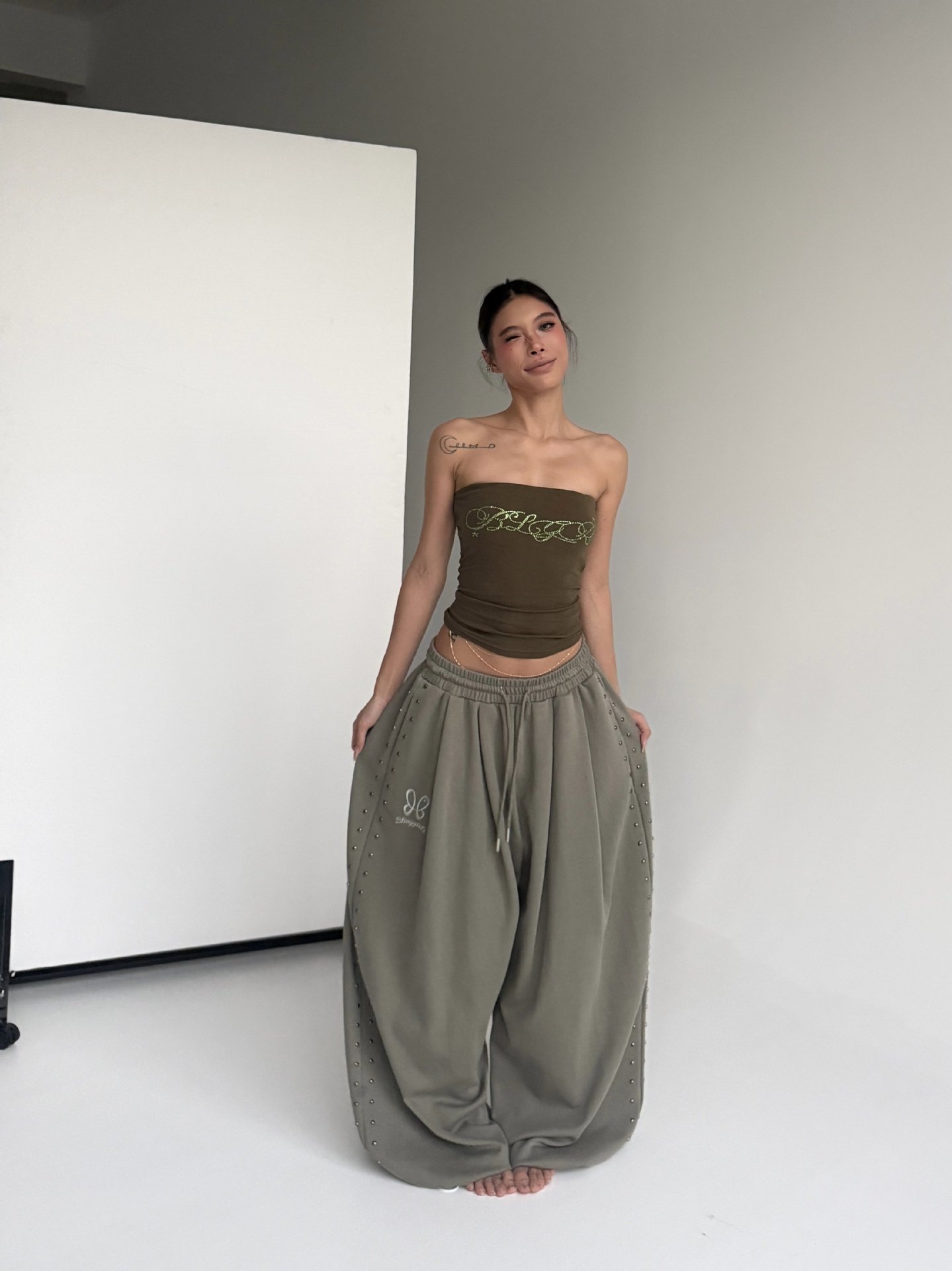 American-style Studded Embroidery Sweatpants photo 6