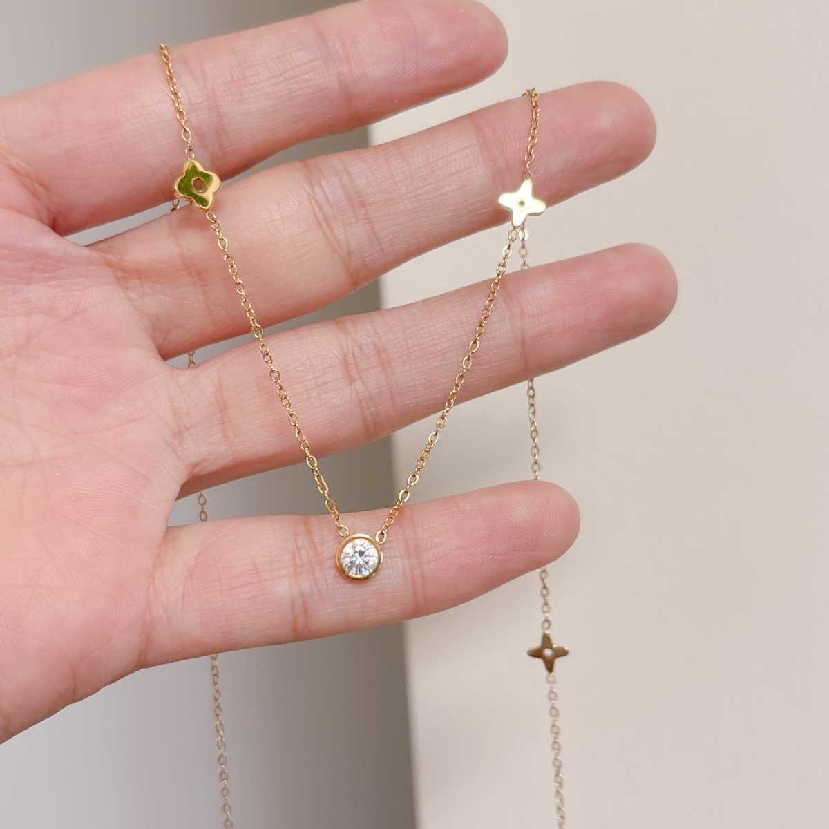 Light-luxury Flower Single-diamond Titanium Steel Necklace photo 5