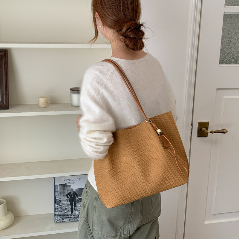 Commuter Vintage Large-capacity Underarm Bag New Casual Style photo 7